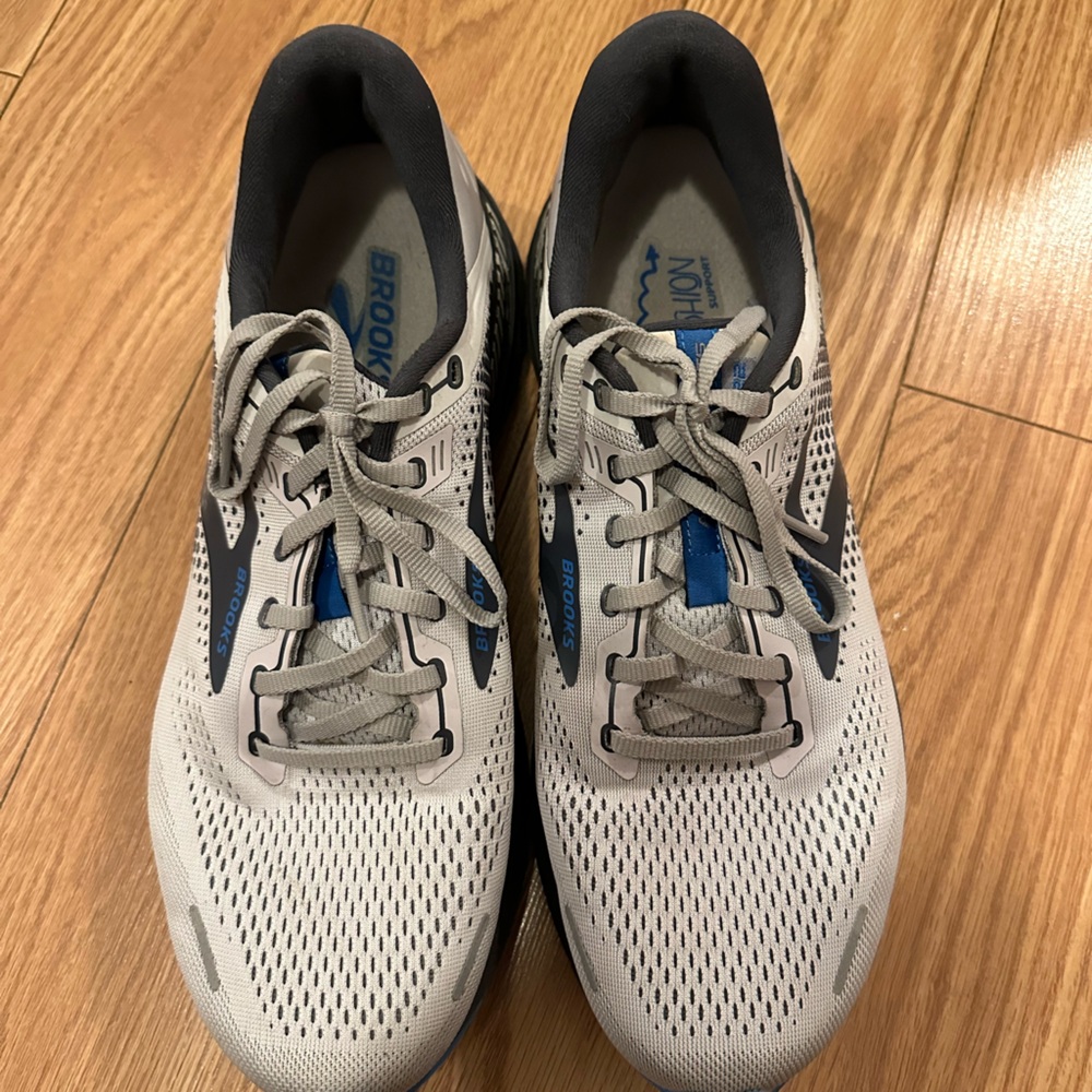 Brooks White and Blue Athletic Sneakers Mens 11.5 Wide